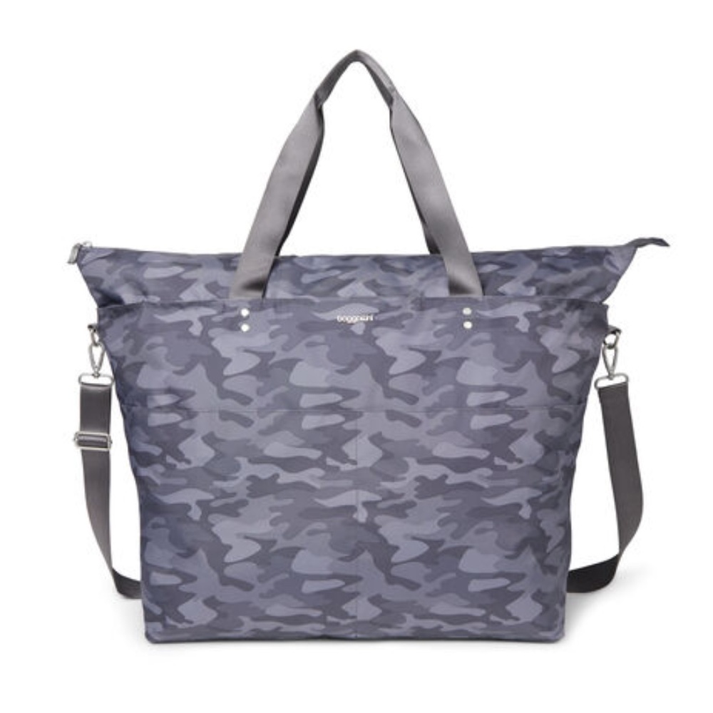 baggallini Extra-Large Carryall Tote Dark Grey Camo